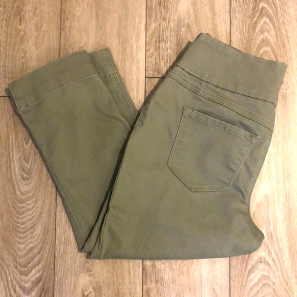 Sound/Style Pants - Pull on stretch Capri Khakis